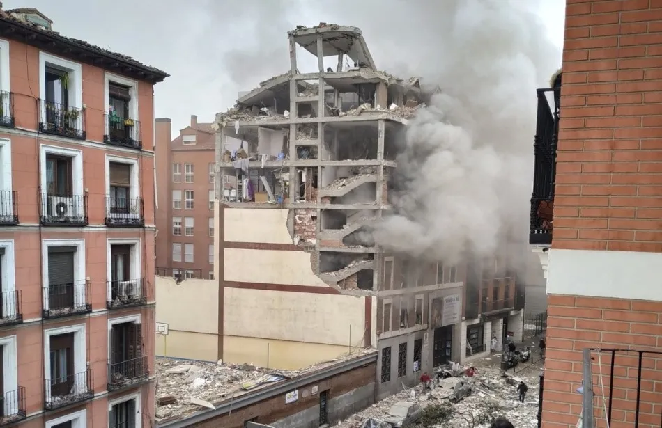 Edificio destrozado por esta explosión en la calle Toledo, en Madrid. Foto de Twitter