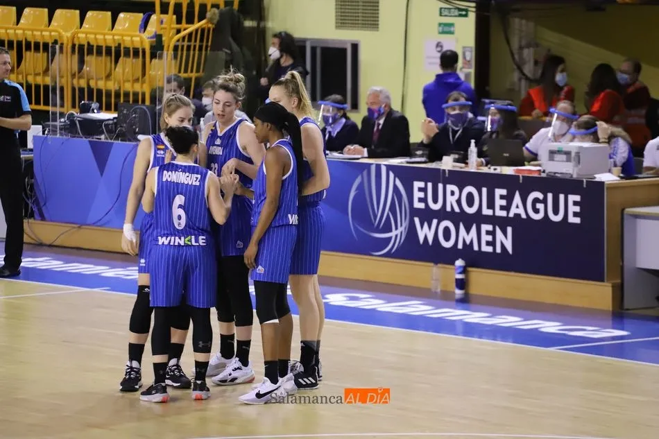 El Avenida, durante el duelo ante el Izmit / Lydia González