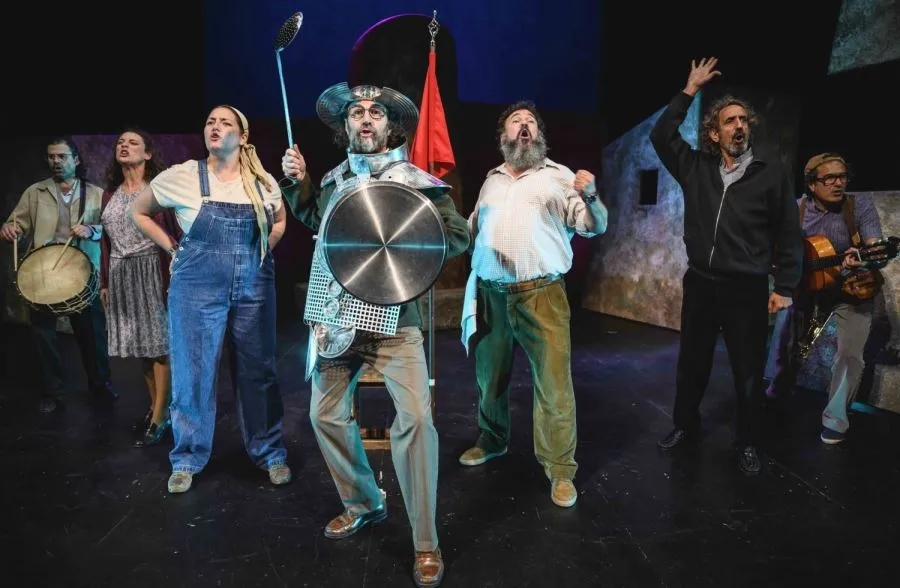 Carlos Martín, José Luis Esteban, Minerva Arbués, Irene Alquezar, Francisco Fraguas, Félix Martín y Gonzalo Alonso en una escena de Don Quijote somos todos