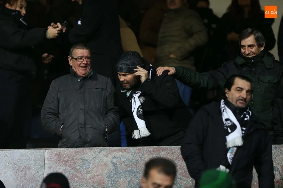 Manuel Lovato, junto a Vicente García, en el palco del Helmántico