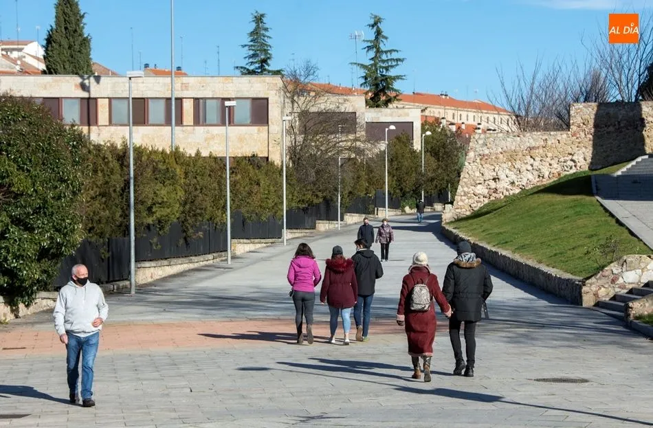 Viandantes en la Vaguada de la Palma. Foto de archivo