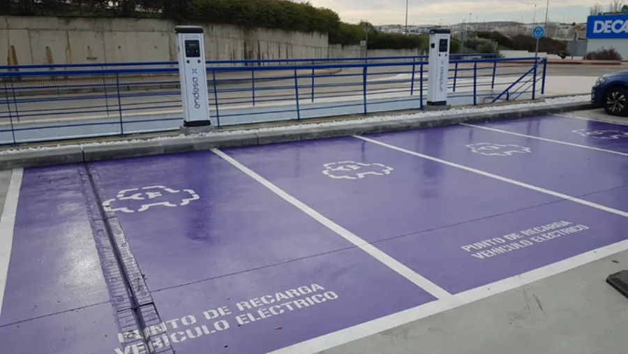 Los nuevos equipos de recarga de Endesa X de E.Leclerc Salamanca
