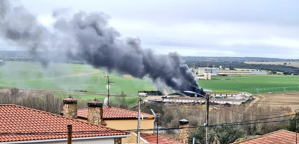 Fuego en la finca La Narra, visto del Juzgbado. Foto Adrián @juzbadoayto