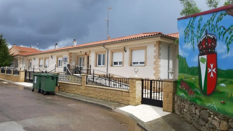 El alcalde de Valdelosa recibió la primera dosis de la vacuna como presidente y representante legal de la residencia municipal (en la imagen)