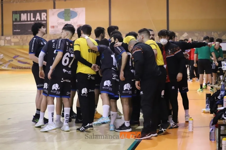 Piña del BM Salamanca en casa