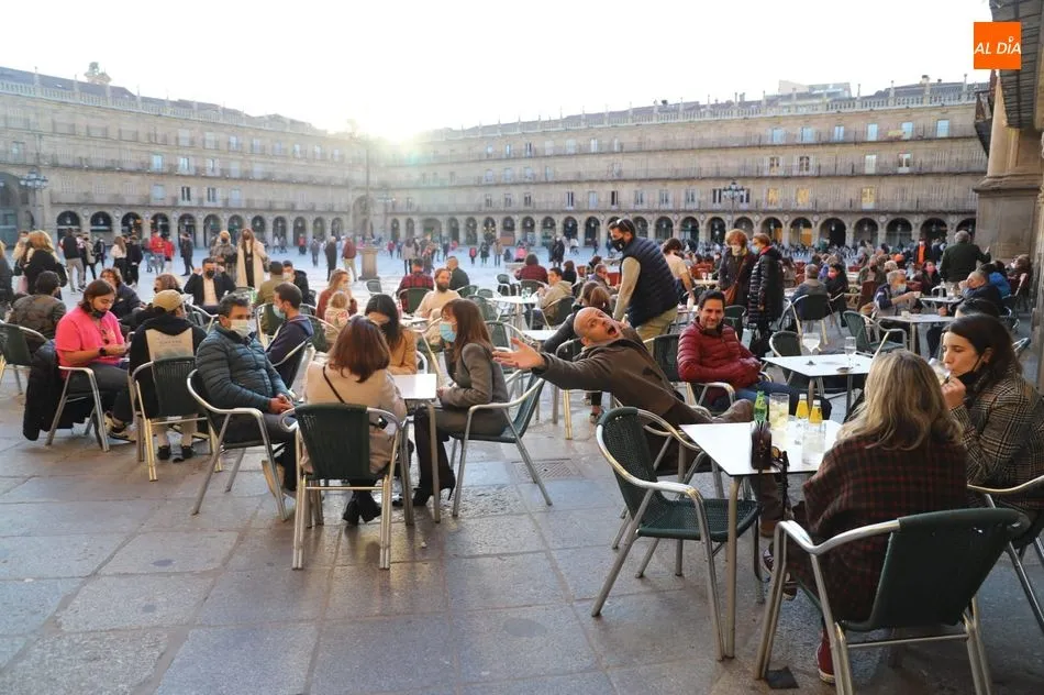 Ambiente de este viernes en las terrazas de la Plaza Mayor