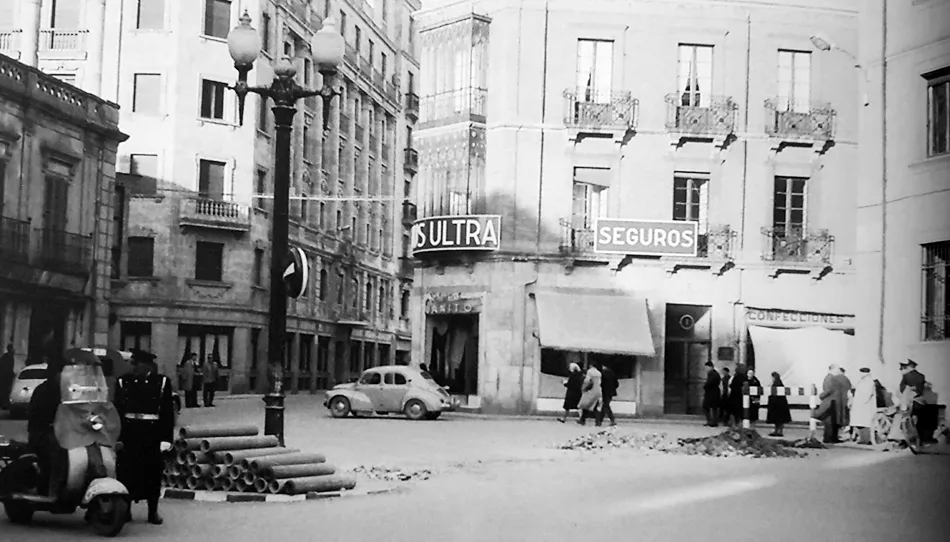 La plaza de Santa Eulalia, antes de la construcción del aparcamiento subterráneo