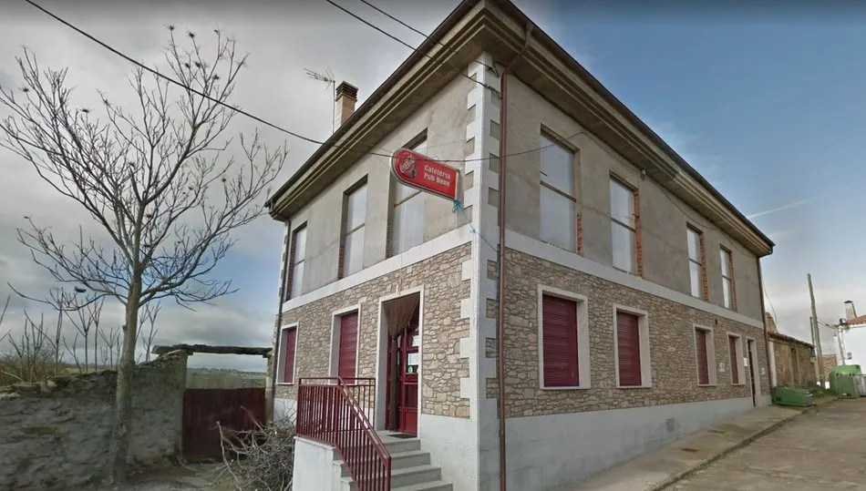 La finalidad es adecuar la planta alta del edificio para habilitarla como vivienda y ofrecerla conjuntamente con el alquiler del bar / GOOGLE MAPS