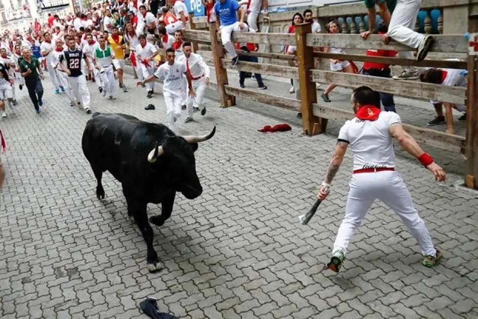 Primer encierro de las fiestas de San Fermín de 2019 con toros del Puerto de San Lorenzo. Foto Óscar J. Barroso - EP