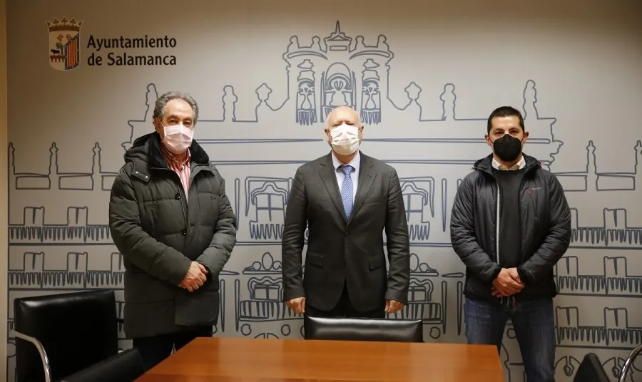 Reunión del concejal de Promoción Económica, Comercio y Mercados, Juan José Sánchez Alonso, con la Asociación de Empresarios de Gimnasios e Instalaciones Deportivas de Salamanca (AGS), representada por Javier Sanz, presidente,  y el vicepresidente, Franci