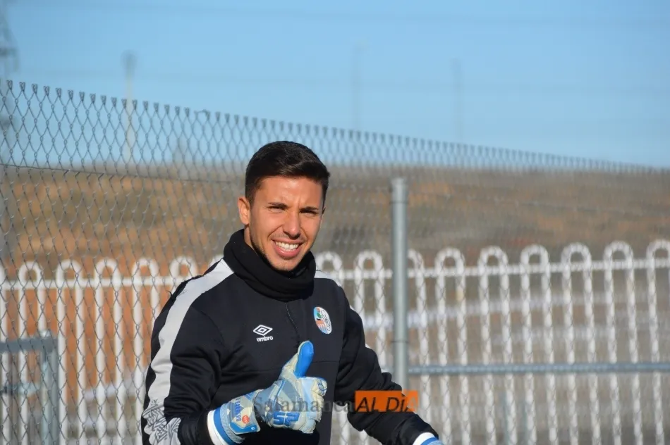 Barbero, con el pulgar arriba de su mano derecha / Carlos Cuervo