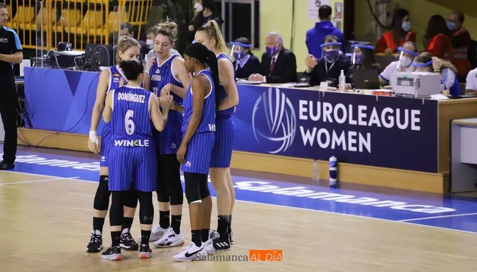 Jugadoras de Avenida en uno de sus últimos encuentros