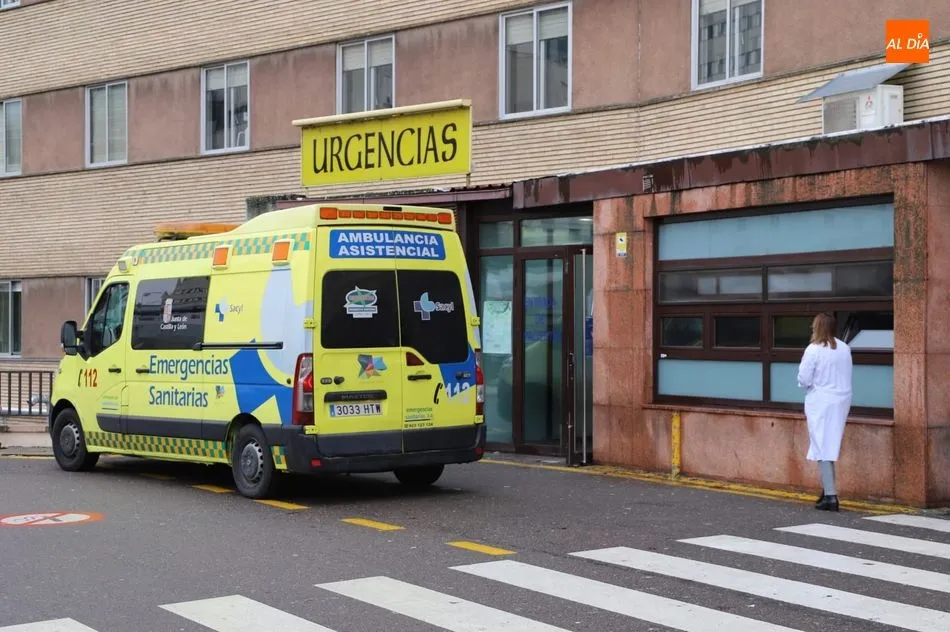 Entrada al Hospital Clínico de Salamanca. Foto: Lydia González