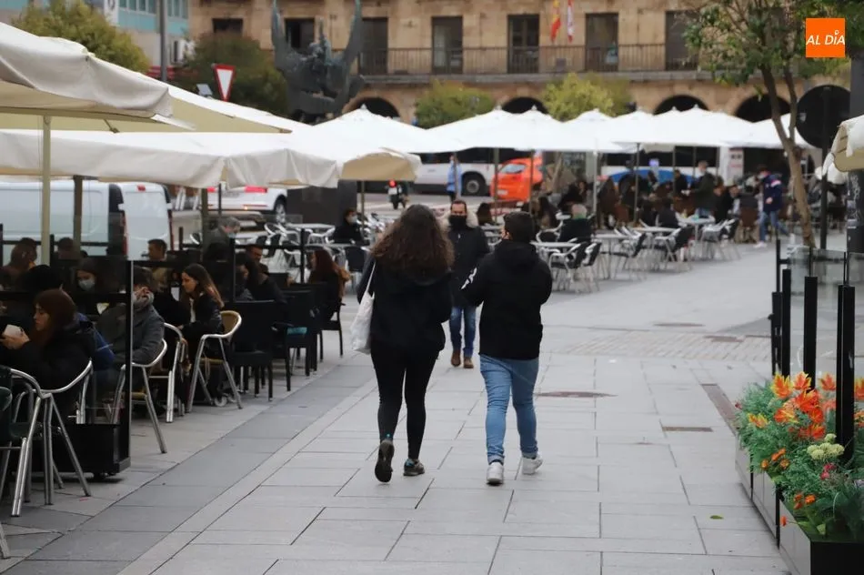 Terrazas en Salamanca a primera hora de la tarde de este viernes. Foto: Lydia González
