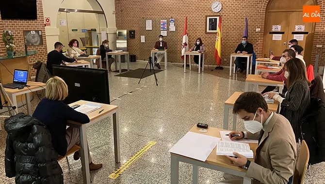 El zaguán del Centro de Desarrollo Sociocultural acogía por primera vez la celebración de un Pleno debido a la situación sanitaria