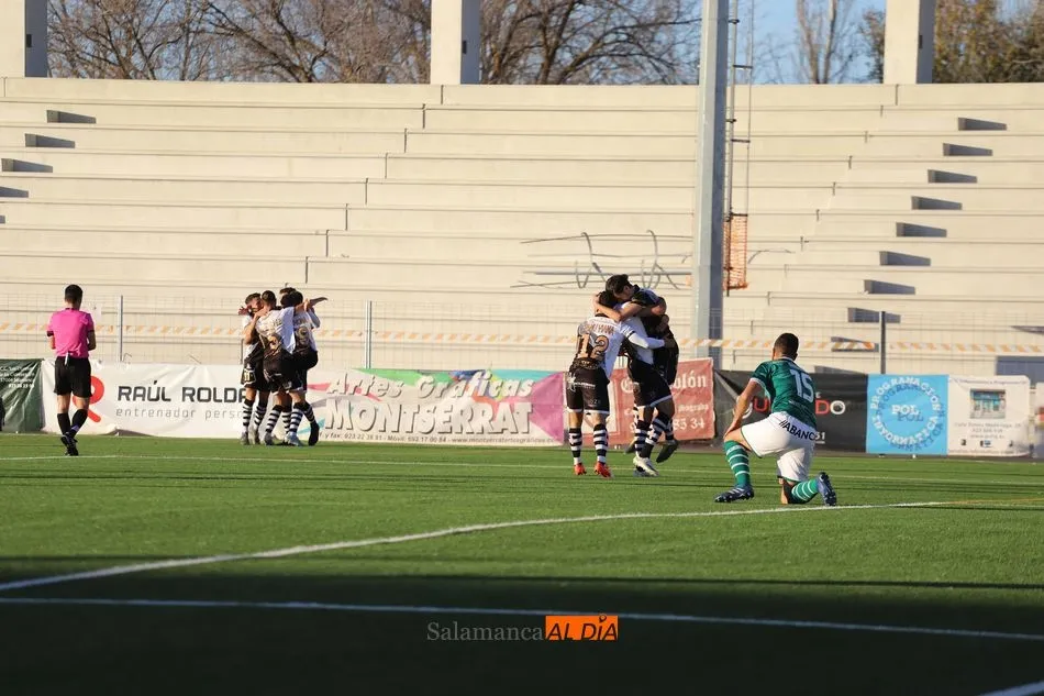 Unionistas celebra un gol en su campo