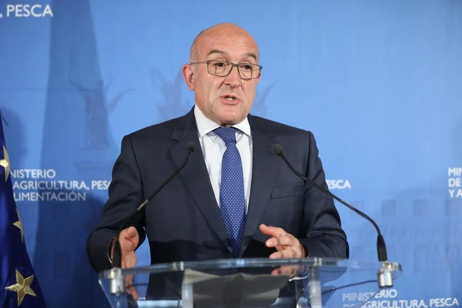 El consejero de Agricultura, Ganadería y Desarrollo Rural de la Junta de Castilla y León, Jesús Julio Carnero, donde se aborda el Futuro de la PAC y su aplicación en España, en la sede del Ministerio. - Marta Fernández Jara - Europa Press - Archivo