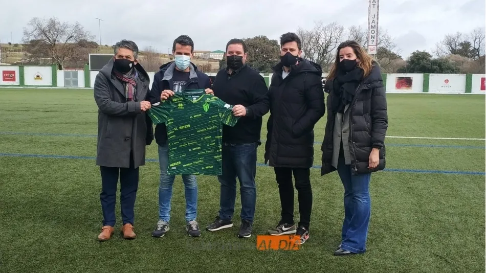 Foto de familia del Guijuelo en la presentación de Chuchi / Kiko Robles
