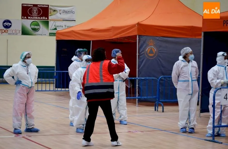 Sanitarios que participaron en el cribado masivo de Alba de Tormes. Foto de archivo