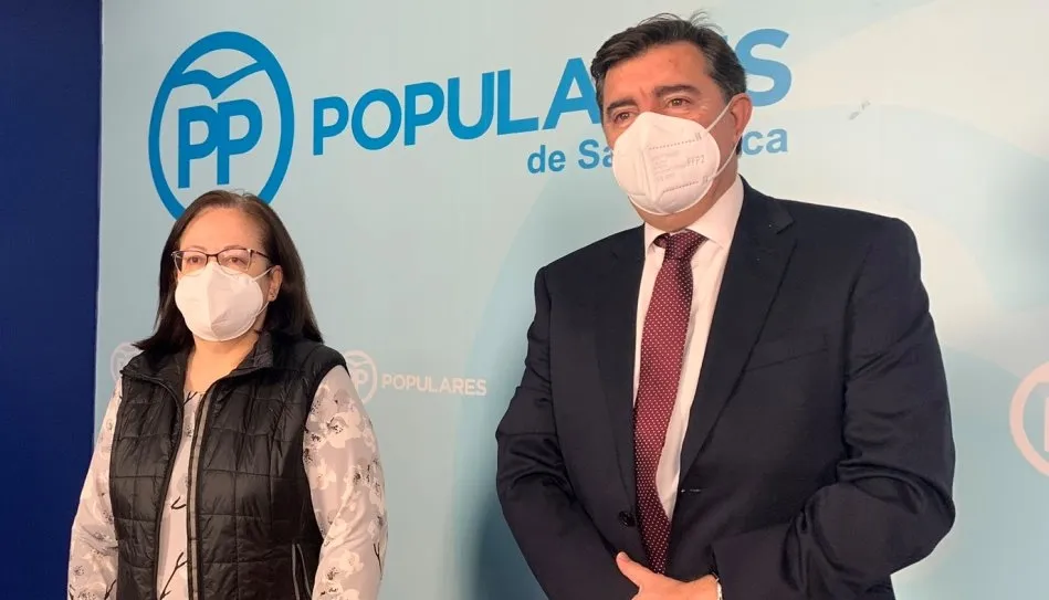 Rueda de prensa de los diputados nacionales del PP por Salamanca, José Antonio Bermudez de Castro y María Jesús Moro. Foto de PP Salamanca