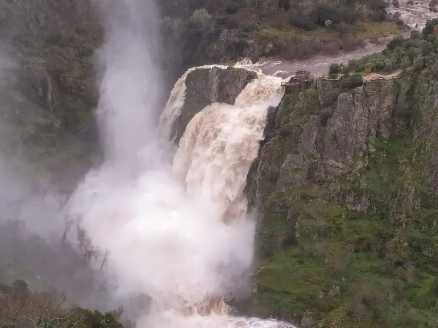 Pozo de los Humos desde el mirador de Pereña de la Ribera