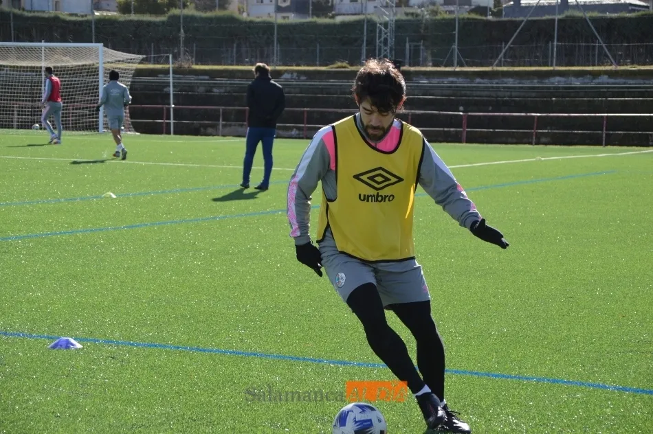 Javi Navas, en un ejercicio del entrenamiento / Carlos Cuervo