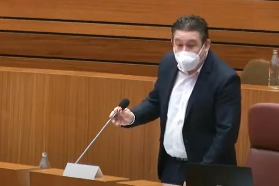 El procurador de UPL durante la defensa de sus enmiendas