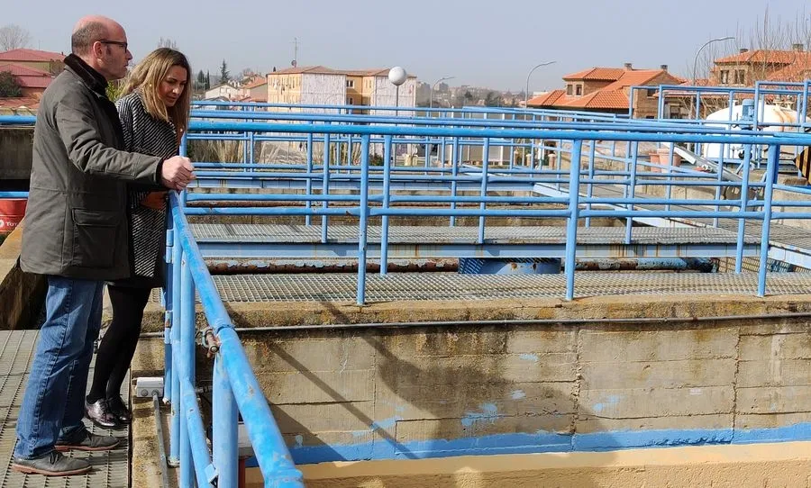 Visita de la concejal Marta Labrador a la planta de agua de Santa Marta