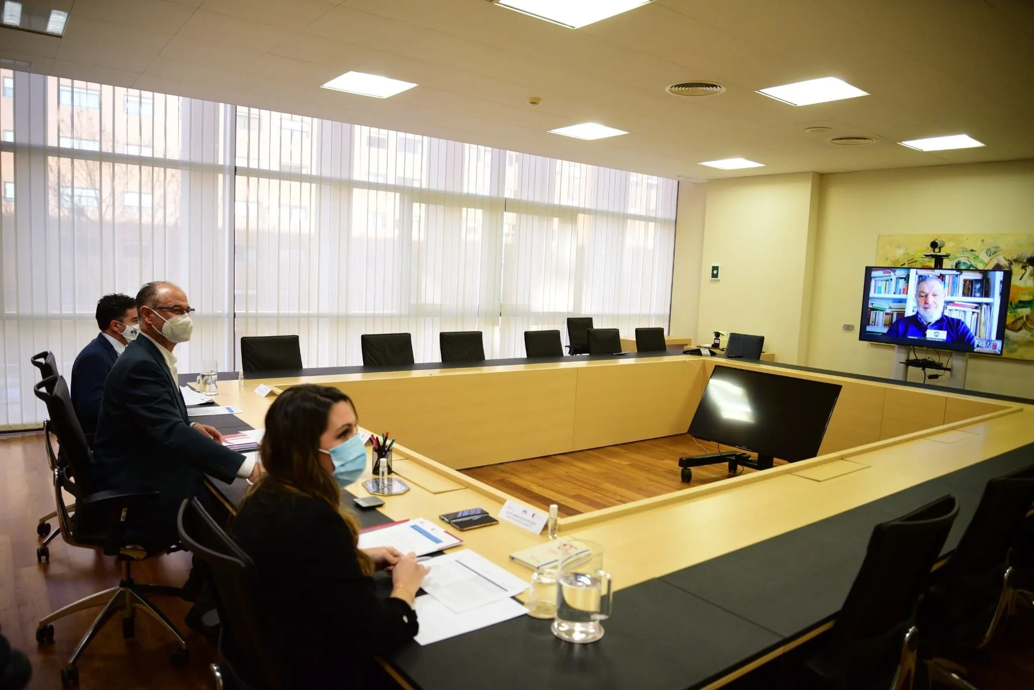 reunión de trabajo entre el presidente de las Cortes y de la Fundación Castilla y León, Luis Fuentes, el director de la Fundación, Juan Zapatero, y Salvador Rus Rufino, comisario del proyecto Mil quinientos veintiuno