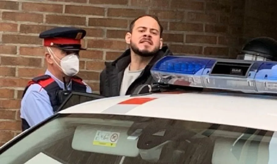 Uno de los traslados policiales del rapero Pablo Hasel. Foto EP