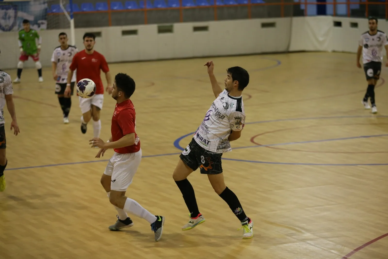 Una acción del derbi celebrado en La Alamedilla
