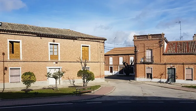 Imagen de uno de los caseríos históricos de Rágama incluidos dentro de la propuesta al concurso de arquitectura internacional