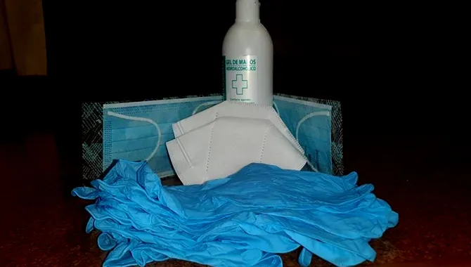 Imagen de mascarillas, gel hidroalcoholico y guantes. Archivo