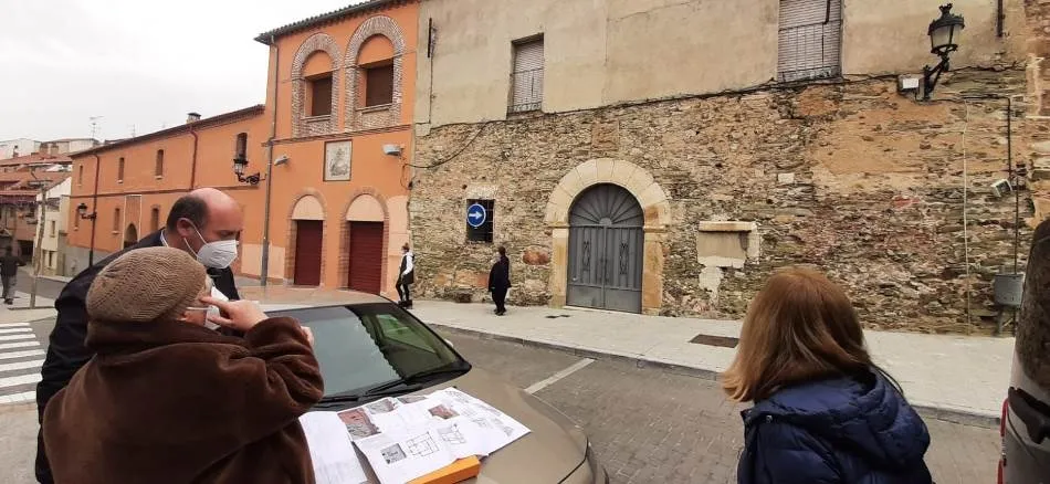 Visita a Alba de la subdelegada del Gobierno, Encarnación Pérez, acompañada por la alcaldesa, María Concepción Miguélez