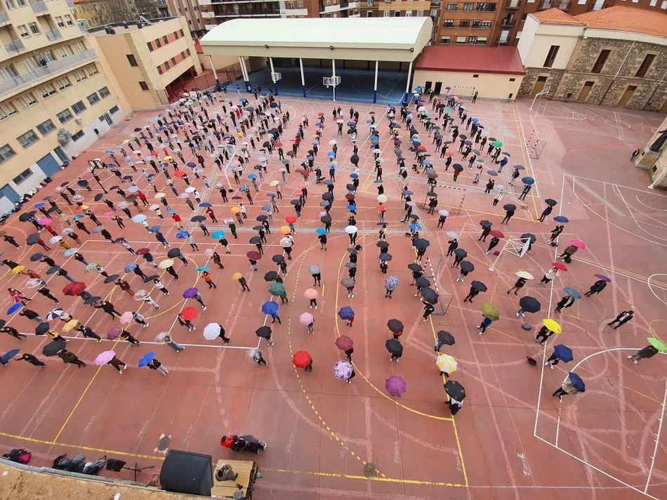 Bocatas solidarios con Manos Unidas en el Colegio María Auxiliadora 