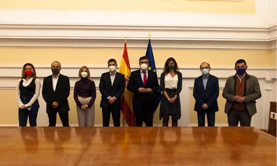 El ministerio de Inclusión, Seguridad Social y Migraciones durante el encuentro mantenido con agentes sociales y organizaciones de autónomos para abordar la modificación del RETA. - MINISTERIO DE SEGURIDAD SOCIAL