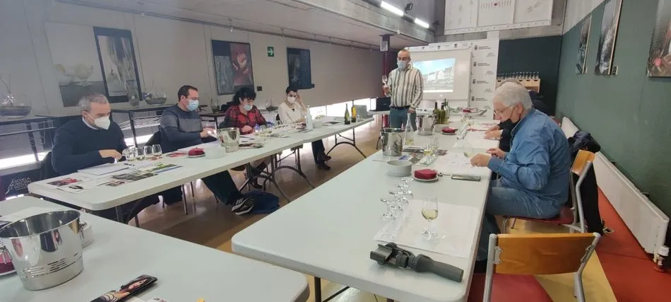 Primera sesión del curso impartido por el sumiller Félix de Prado - Ayto. Sta. Marta