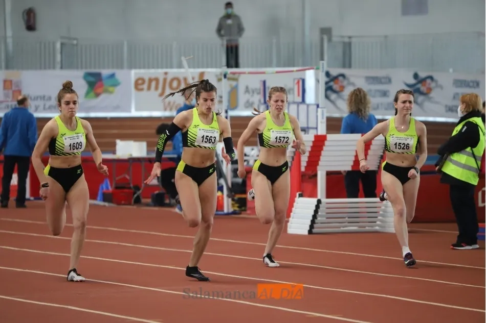 Varias corredoras, en plena competición / Lydia González