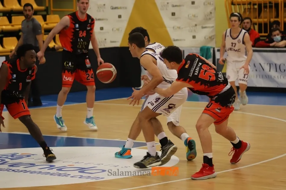 Un momento del duelo en el pabellón / Lydia Gonzálezde Würzburg /