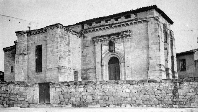 El templo románico de San Cristóbal (Colegio de San José)