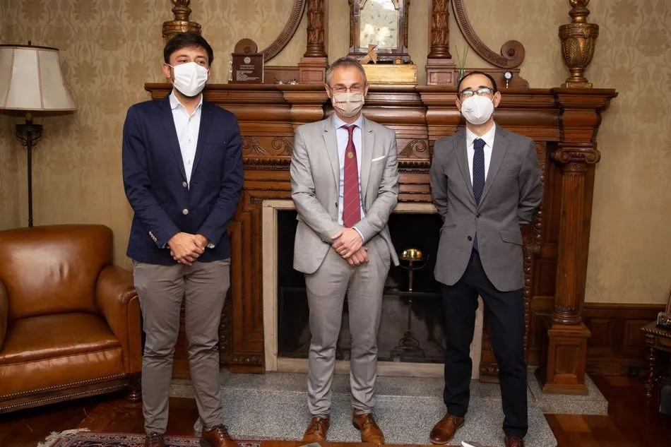 Encuentro del rector con los diputados del PSOE por Salamanca, David Serrada y Fran Díaz