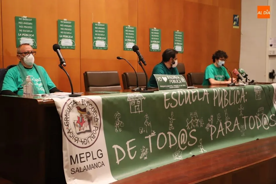 Integrantes de la Plataforma de la Escuela Pública de Salamanca. Fotos: Lydia González