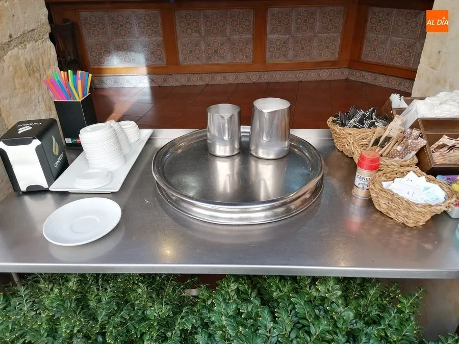 Los hosteleros podrán retomar su actividad en el interior de los establecimientos. Foto de archivo