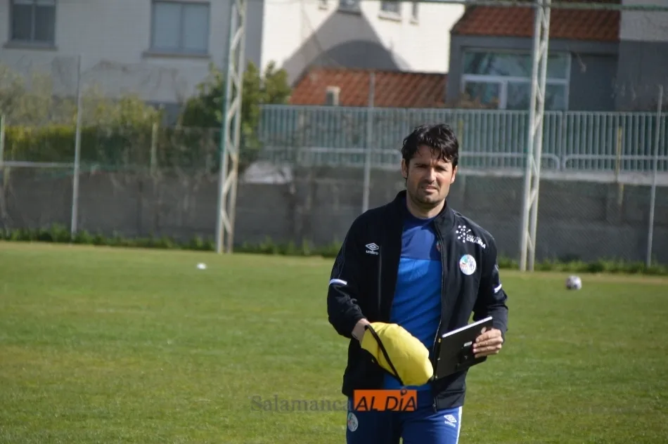 Lolo Escobar, en el Anexo, durante un entrenamiento del Salamanca UDS