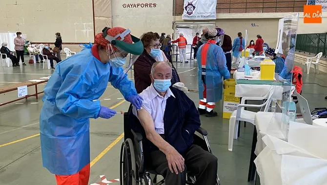 La vacunación masiva arrancaba este viernes con los mayores de 90 años