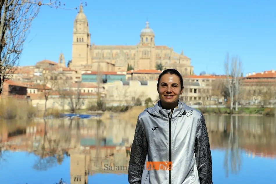 Gema Martín posa con la Catedral de fondo