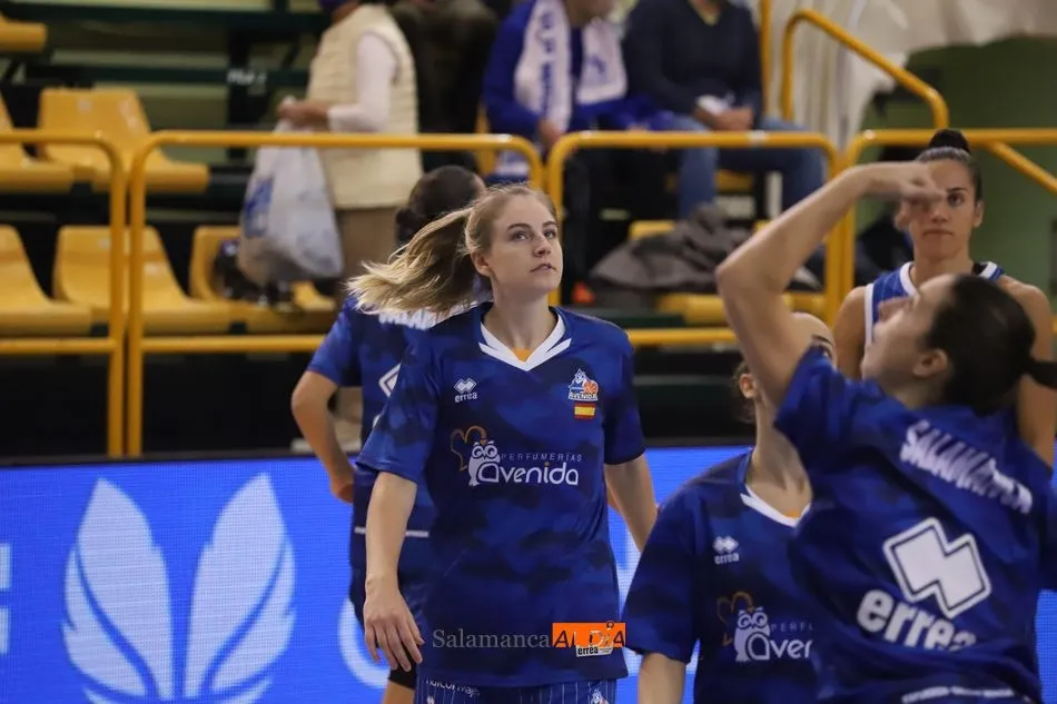 Karlie, en un partido con público