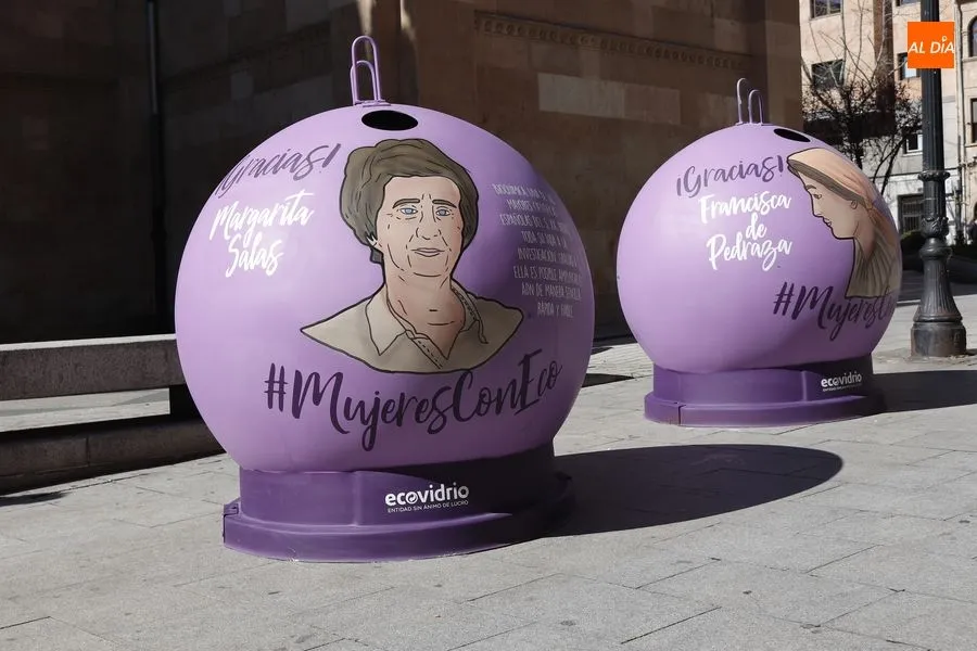 Dos de los contenedores de esta campaña que se podrán ver en el centro de Salamanca. Foto de Guillermo García