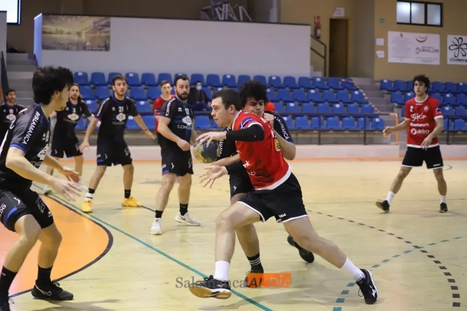 Un partido en casa del BM Salamanca