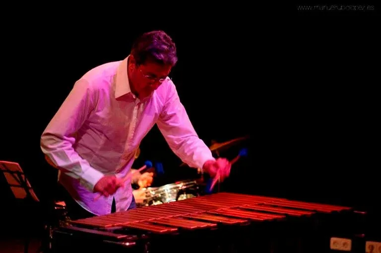 Arturo Serra tocando el vibráfono - RealJazz